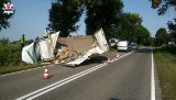 Wypadek w Jankach. Kierowca ciężarówki prawdopodobnie zasnął, wypadł z drogi i wjechał w drzewo