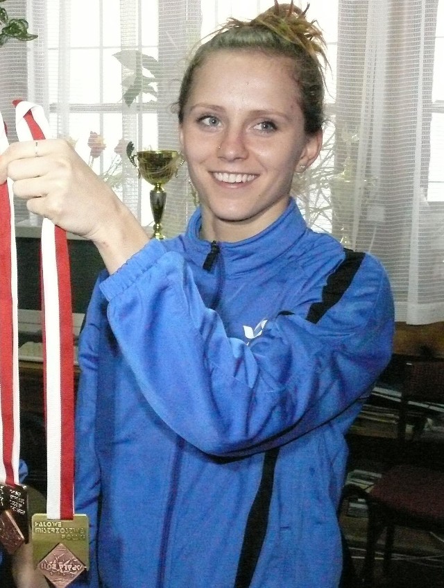 Danuta Urbanik świetnie spisała się w młodzieżowych mistrzostwach Polski w lekkiej atletyce w Gdańsku, wywalczyła złote medale w biegach na 800 i 1500 metrów oraz w sztafecie 4x400 metrów.