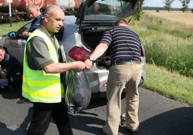 Policjanci zabezpieczyli ślady, które pozwolą ustalić okoliczności wypadku.