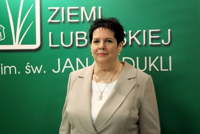 Prof. Elżbieta Starosławska wróciła do kierowania Centrum Onkologii Ziemi Lubelskiej pod koniec lutego roku. Trzy lata temu została zwolniona z pracy przez poprzednie władze województwa. Niedawno prokuratura umorzyła śledztwo dotyczące możliwych nadużyć w przetargach na dostawę leków. Prof. Starosławska była szefową COZL od 2006 roku, a wcześniej ordynatorem oddziału chemioterapii. Łącznie związana jest z Centrum Onkologii od 40 lat. Jest także konsultantem wojewódzkim w dziedzinie onkologii klinicznej.