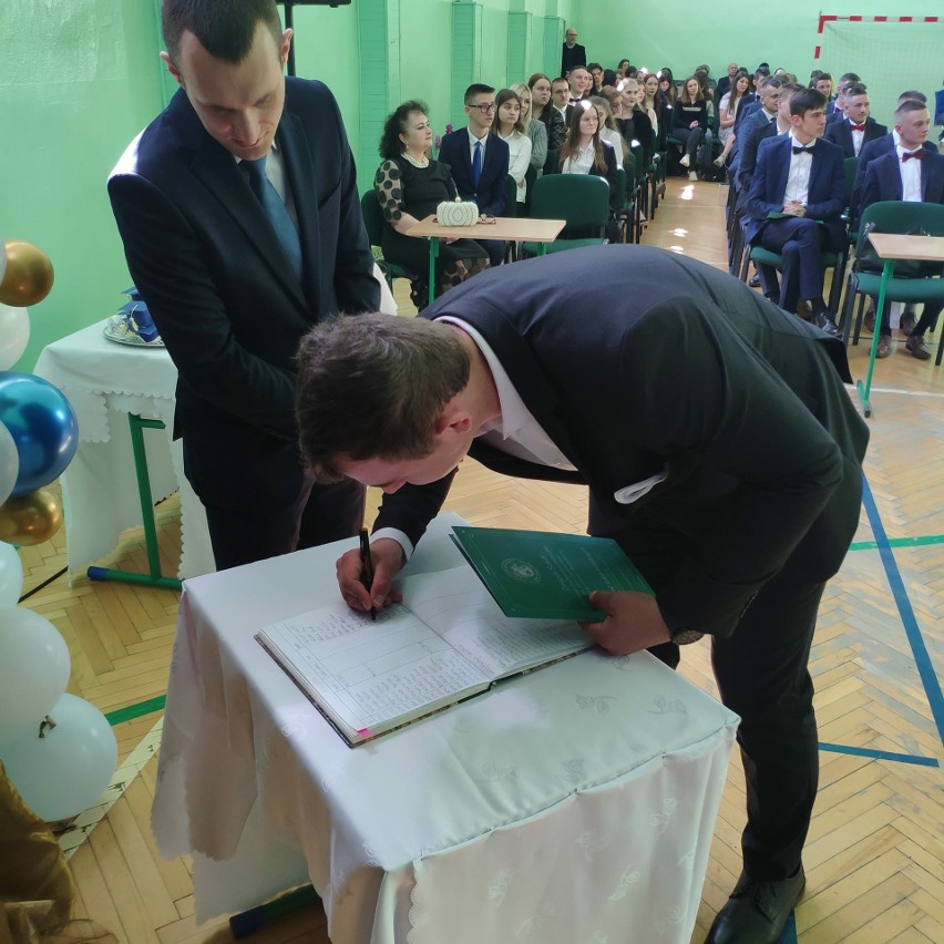 Uroczyste pożegnanie maturzystów w Zespole Szkół Centrum Kształcenia Rolniczego w Sandomierzu - Mokoszynie
