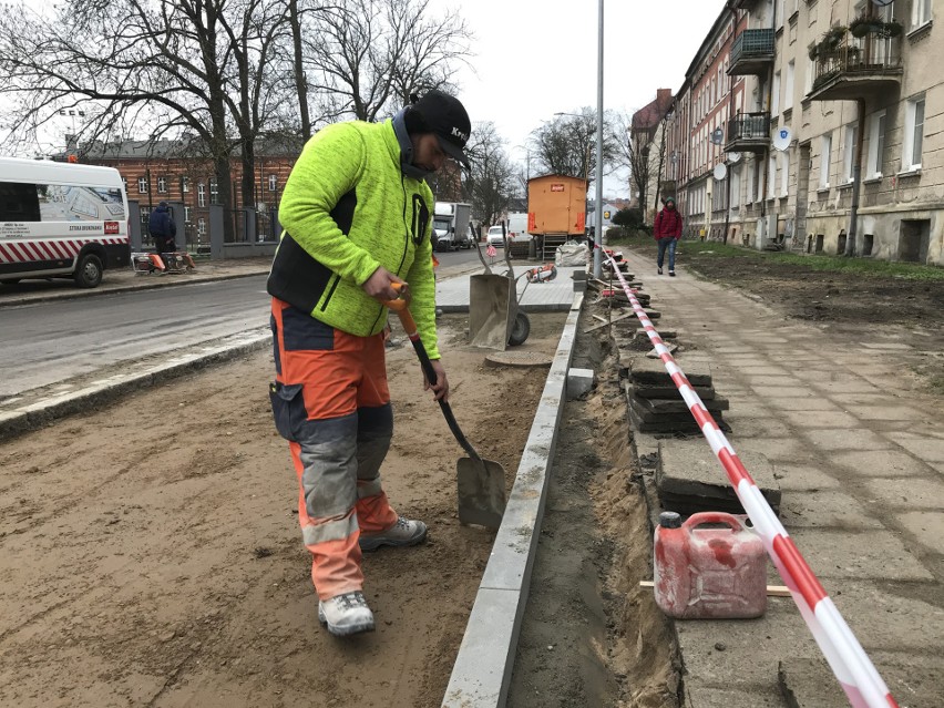 Mieszko wielkim władcą był i zasługuje na wyremontowaną ulicę w Słupsku [ZDJĘCIA]