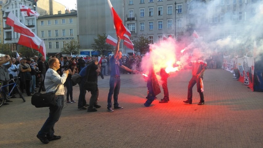 Demonstracja antyimigrancka przeszła w sobotę ulicami...