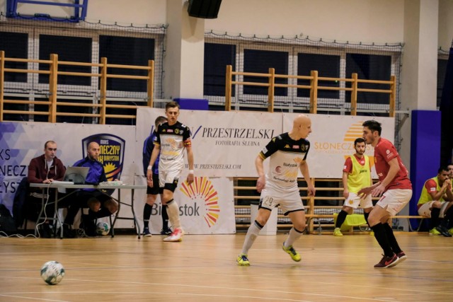 Jagiellonia Futsal Białystok (jaśniejsze stroje) ma za sobą bardzo dobry  sezon. Jaki będzie kolejny?