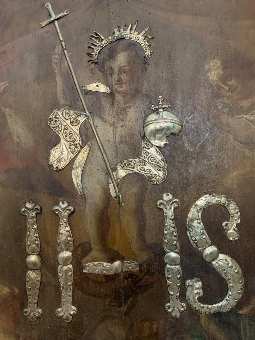 Skalbmierska kolegiata odzyskuje dawny blask. Do renowacji został oddany słynny obraz Matki Bożej w metalowej sukience [ZDJĘCIA] 