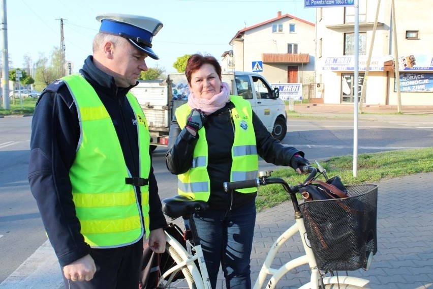 Akcja "Bzpieczny rowerzysta w drodze do pracy" objęła 50 osób w Łowiczu [Zdjęcia]