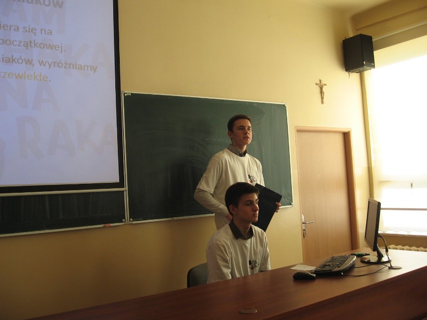 Prezentację prowadzą Michał Zaręba i Maciej Wolszczak