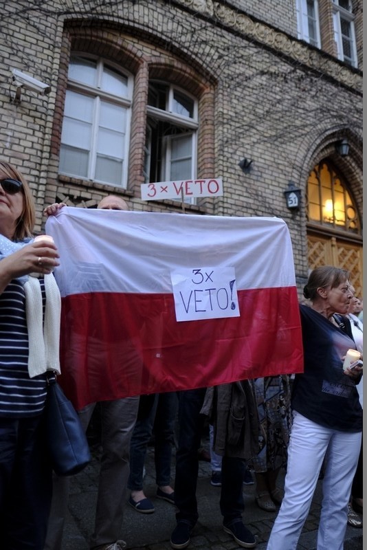 Toruń. Protest po uchwaleniu ustawy o Sądzie Najwyższym...