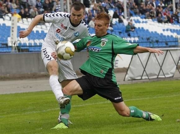 Rafał Turczyn (z prawej) rozwiązał umowę z drugoligową "Stalówką".