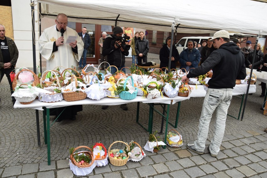 W Raciborzu poświęcono pokarmy i częstowano żurkiem