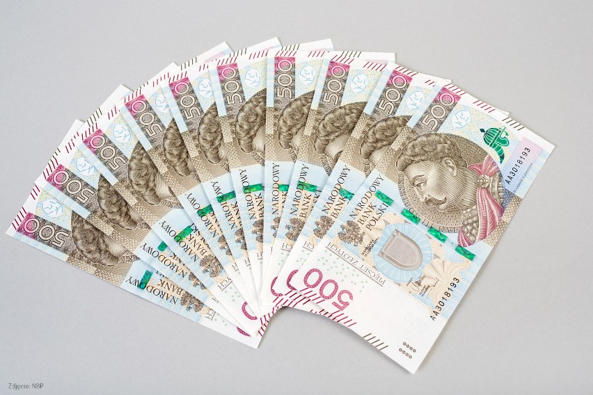 Można już płacić banknotem 500 zł. Sobieski po trzech latach trafił do bankomatów