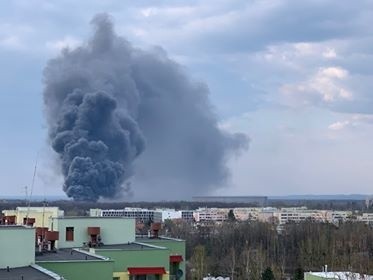 Potężny pożar niedaleko stadionu Wrocław [FILMY, ZDJĘCIA]