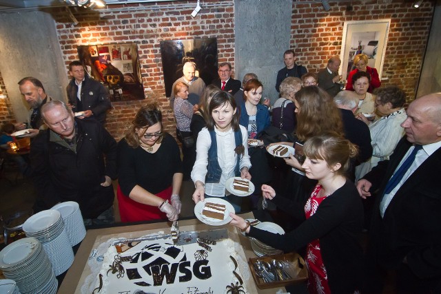 Muzeum Fotografii przy WSG na swe 10. urodziny zaprosiło 28 listopada 2014 roku. Była jubileuszowa wystawa i oczywiście tort