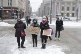 Protest kobiet w Katowicach. Niedzielny spacer z siostrami odbył się, mimo przejmującego mrozu na rynku
