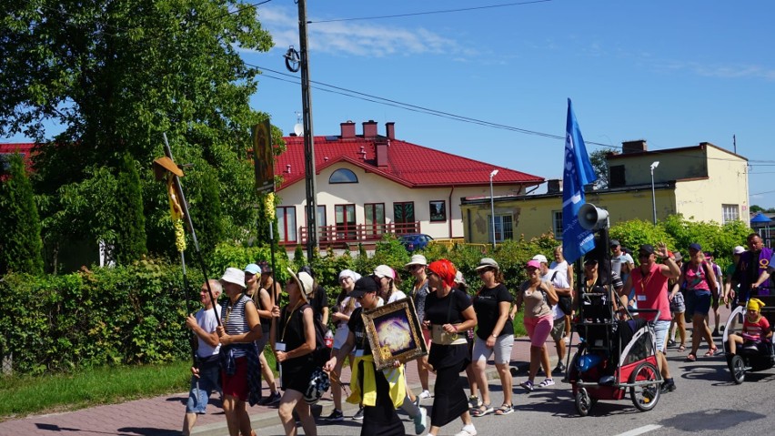 Grupa Pielgrzymkowa numer 3 z Radomia (Kaptur) na trasie...