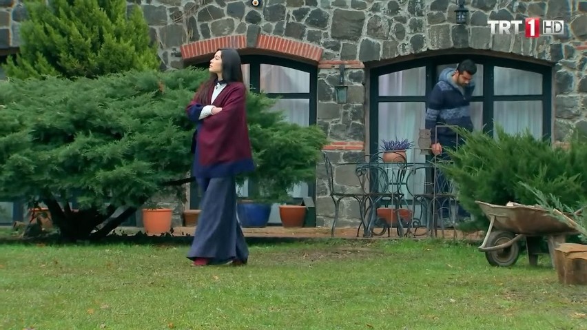 "Więzień miłości" odcinek 103. Ömer i Zehra wracają do rezydencji. Demir zbliża się do Leyli! [STRESZCZENIE ODCINKA]