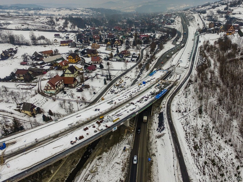 Budowa zakopianki. Budowlańcom zima nie jest straszna, nowa trasa coraz bliżej!