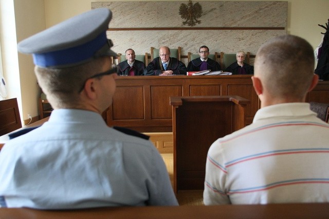 Sąd Okręgowy w Kielcach skazał wczoraj 23-latka na dwa lata więzienia.