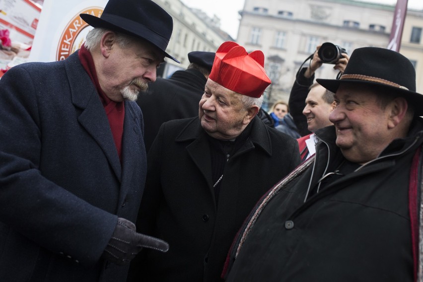 Na krakowskim Rynku wigilia dla bezdomnych i potrzebujących [ZDJĘCIA, WIDEO]