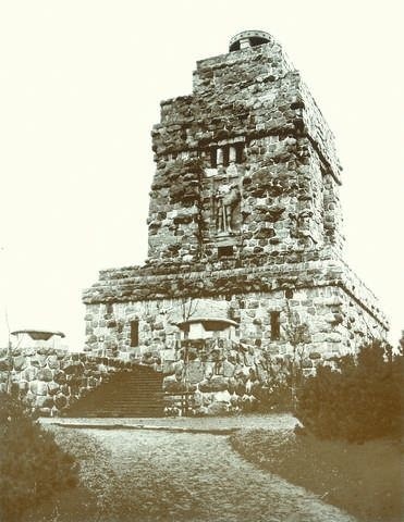 Wieża Bismarcka na Wzgórzu Olności stała przez 15 lat.