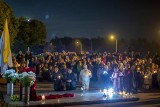 Poznań: Akcja Polska pod Krzyżem w parku Jana Pawła II. Modliły się tłumy wiernych [ZDJĘCIA]