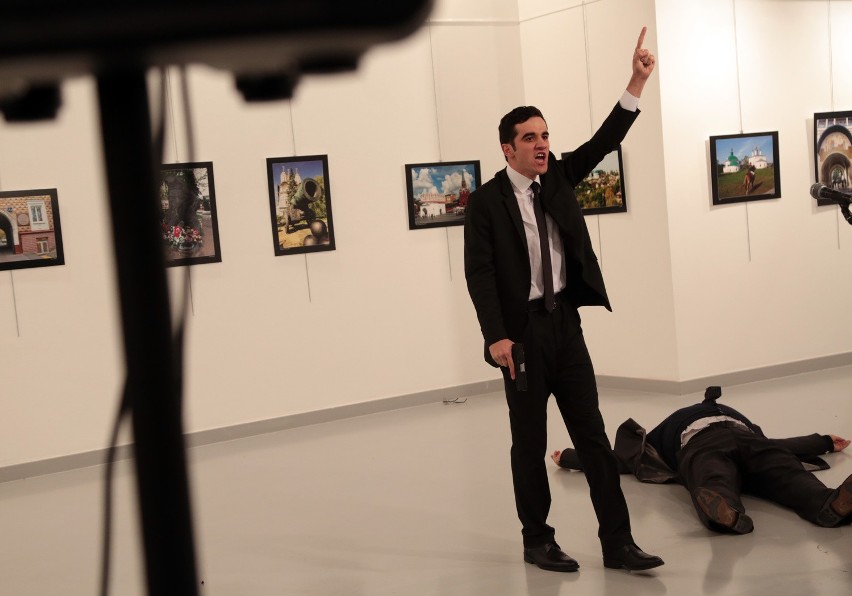 Zamach na ambasadora Rosji w Turcji. Zamachowiec zastrzelił...
