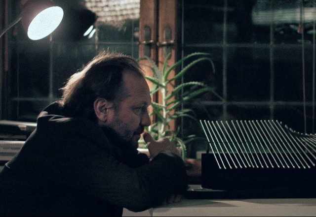 W rolę narratora-naukowca w polskim filmie „Photon”, który zobaczymy w poniedziałek w Elektrowni, wciela się Andrzej Chyra. 
