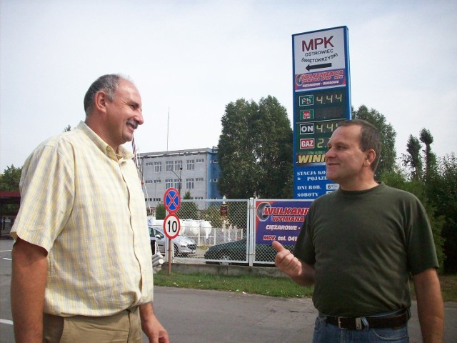 - Będziemy dążyć do podpisania z gminą kontraktu na usługi. Bez tego nasza sytuacja będzie coraz gorsza - mówią związkowcy. Na zdjęciu od lewej: przewodniczący Związku Pracowników Komunikacji Miejskiej Włodzimierz Bidziński, przewodniczący zakładowej Solidarności Tadeusz Relikowski.