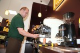 Jedyna taka kawiarnia! Niepełnosprawni kelnerzy już serwują kawę w Cafe Równik [ZDJĘCIA]
