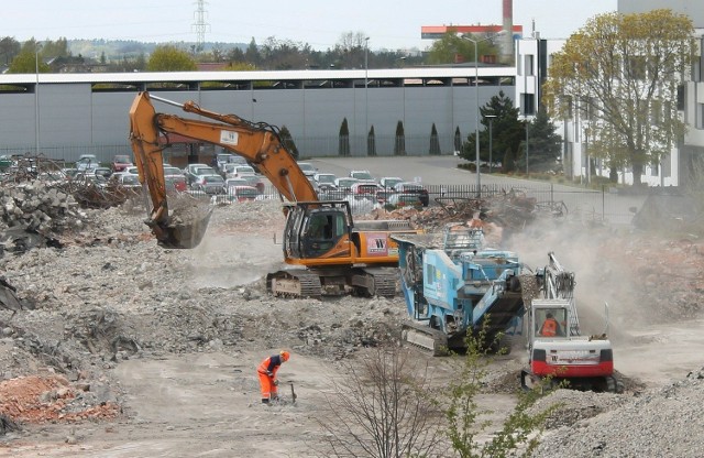 Jedne z ostatnich hal po Agromeie zostały wyburzone w maju tego roku.