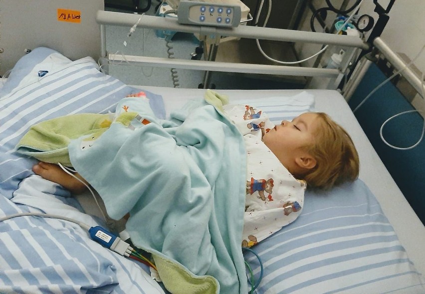 Serce pęka! Trzyletnia Nadia Filipczak z podkieleckiej Bilczy nie żyje. Dramat po operacji, która miała uratować jej serduszko