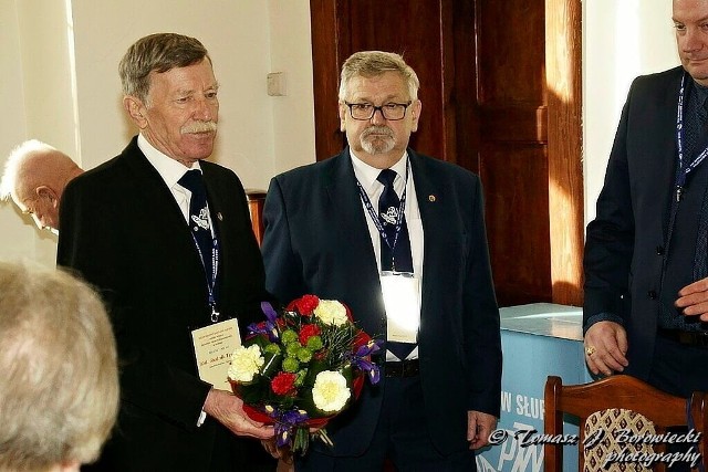 Od lewej: Teodor Rudnik - nowy prezes, Zdzisław Ardzijewski - były już prezes.