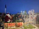 Piękny Kiermasz Świąteczny w Wodzisławiu. Tłumy mieszkańców, tradycyjne potrawy i Mikołaj na rynku miejskim. Zobacz zdjęcia