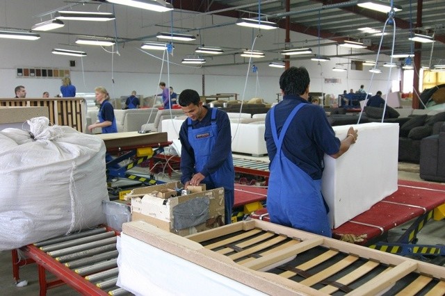 W fabryce IMS Sofa pracują 363 osoby, w tym kilkadziesiąt z Indii, Nepalu i Korei.