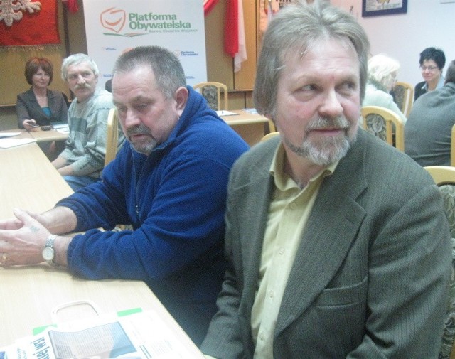 Jan Uruski (z prawej) i Włodzimierz Libner podczas spotkania pytali o ubezpieczenia w KRUS dla przedsiębiorców