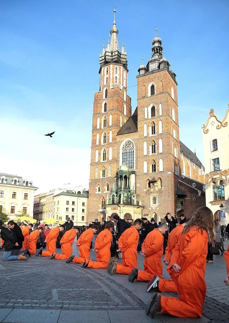 Kraków. Flashmob „ W Obronie Prześladowanych Chrześcijan”