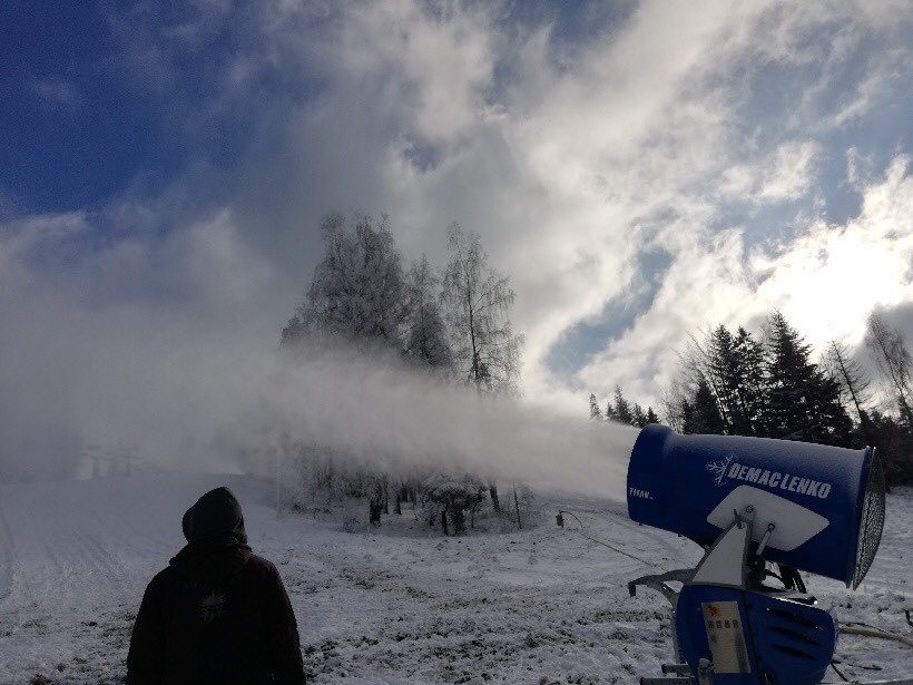 Dwie Doliny Muszyna-Wierchomla szykują się na narciarzy. Trwa śnieżenie