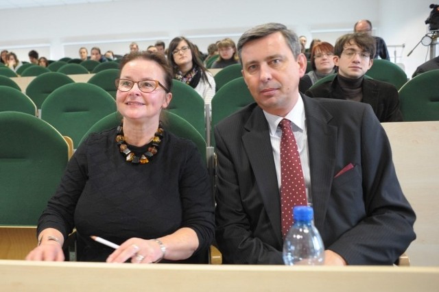 Danuta Jazłowiecka i Wiesław Tarka podczas konferencji na UO.