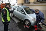 Wrocław: straż miejska usuwa auta z ul. Hauke-Bosaka