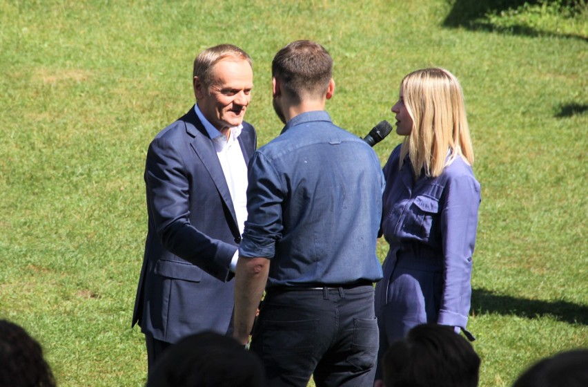 Gołkowice Górne. Donald Tusk na spotkaniu z młodzieżówką PO. W tle kontrowersje związane z wynajęciem ośrodka JordaNova