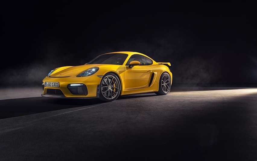 Porsche Cayman GT4...