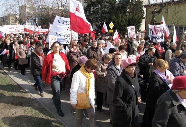 Podobne marsze przechodzą przez większość miast w Polsce. Na zdjęciu Suwałki.