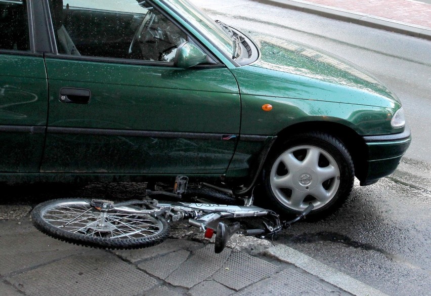 11-letni rowerzysta potrącony przez samochód osobowy (zdjęcia)