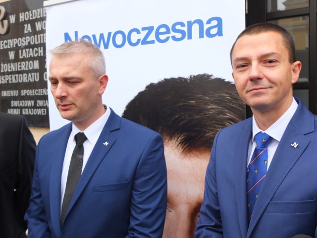 Przemysław Pytlik i Łukasz Dymek z Nowoczesnej w Opolu.