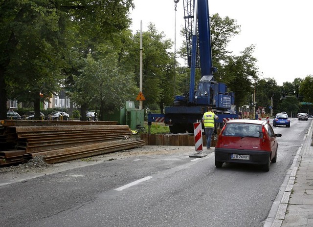 Utrudnienia w ruchu po obu stronach Alei potrwają dwa tygodnie.