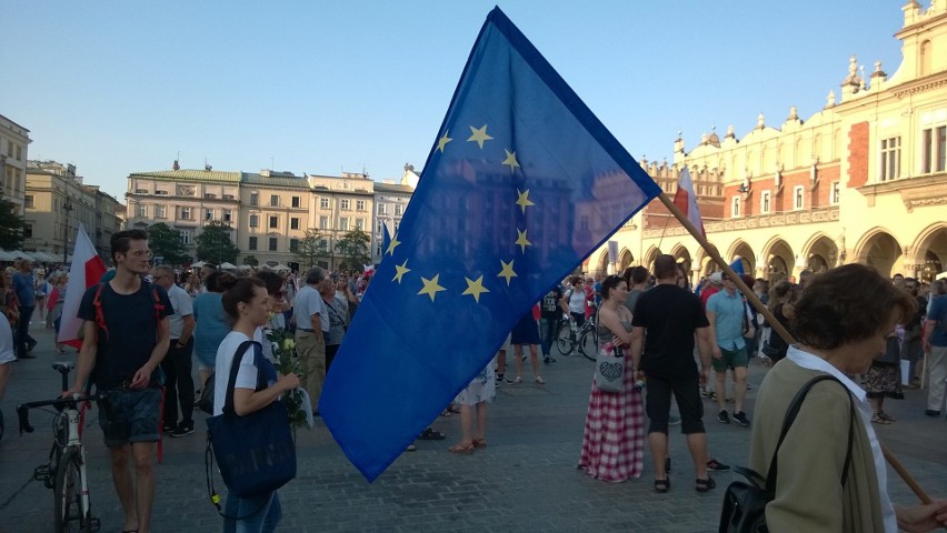 Kraków. Wielki protest na Rynku Głównym w obronie sądów