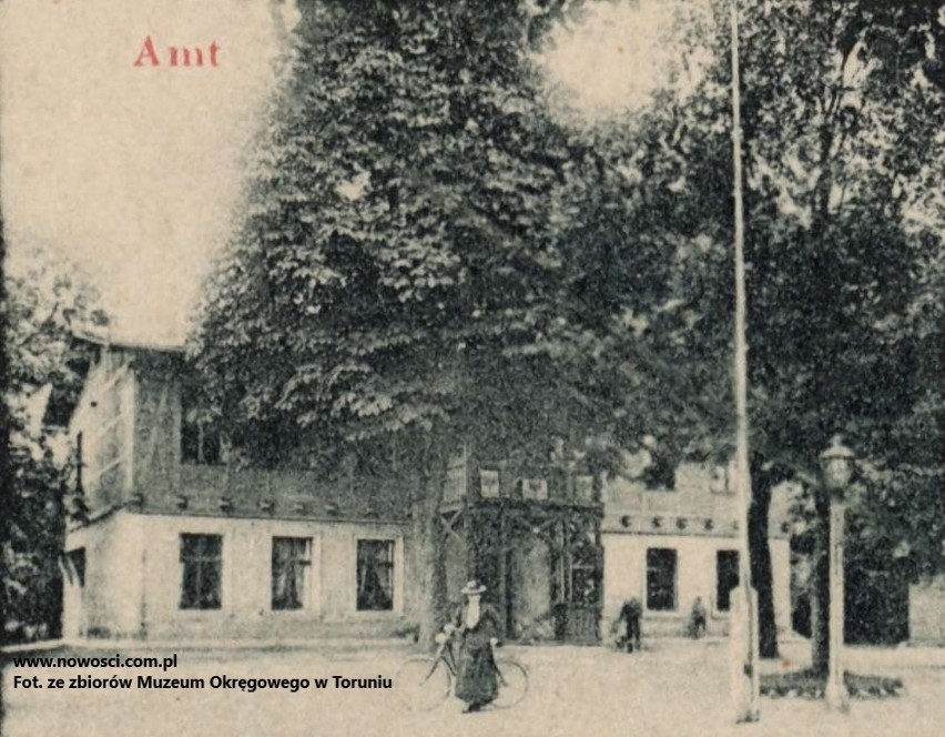 Urząd gminy Mokre przy Amtstrasse. Budynek zachował się do...