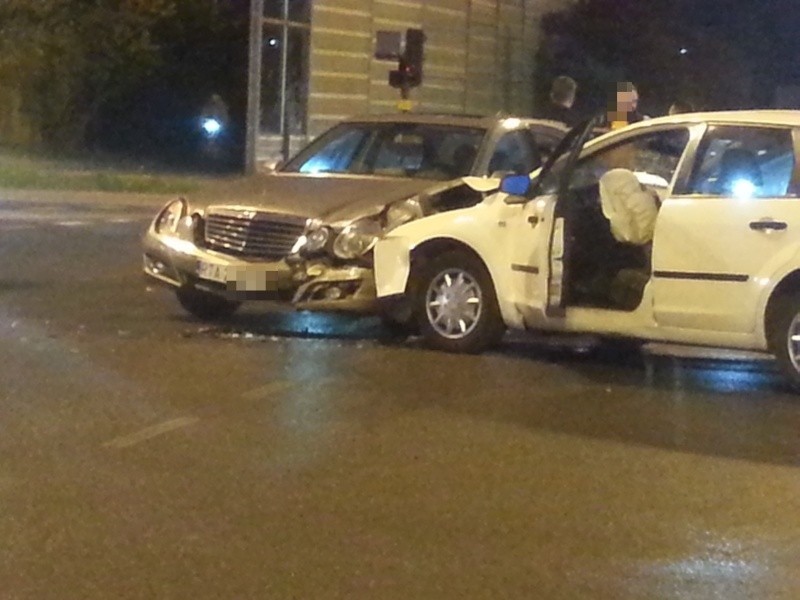 Groźny wypadek na skrzyżowaniu Obywatelskiej i Jana Pawła II! Są ranni [zdjęcia]