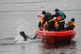 Przewrócona łódka na jeziorze w Biernatkach pod Poznaniem. Nie żyje mężczyzna