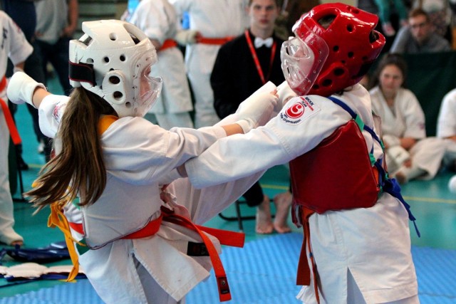 Młodzi karatecy toczyli zacięte boje
